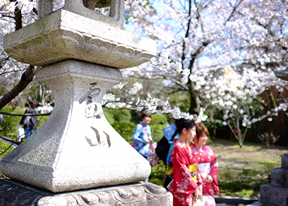 霊山本廟について